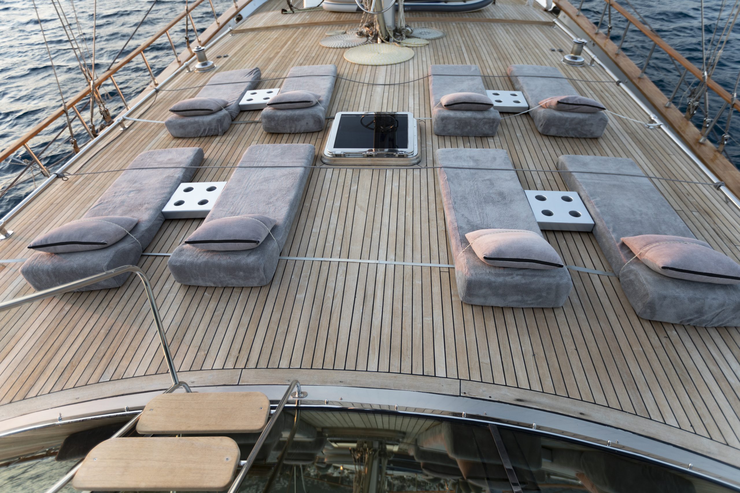 Yacht exterior image