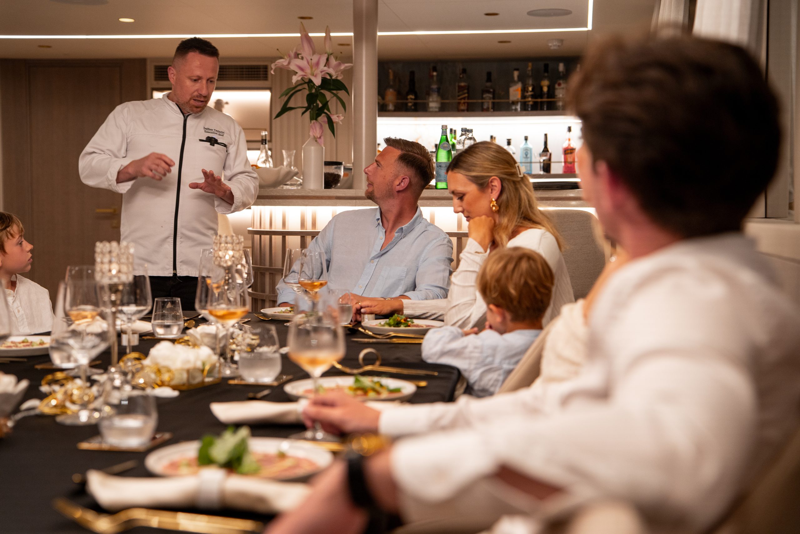 NOCTURNO Crew service