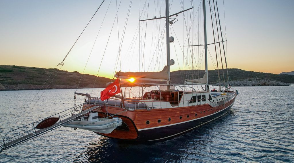 Yacht exterior image