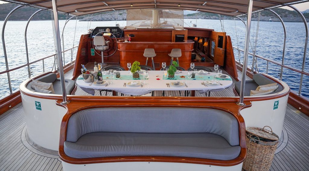 Yacht exterior image