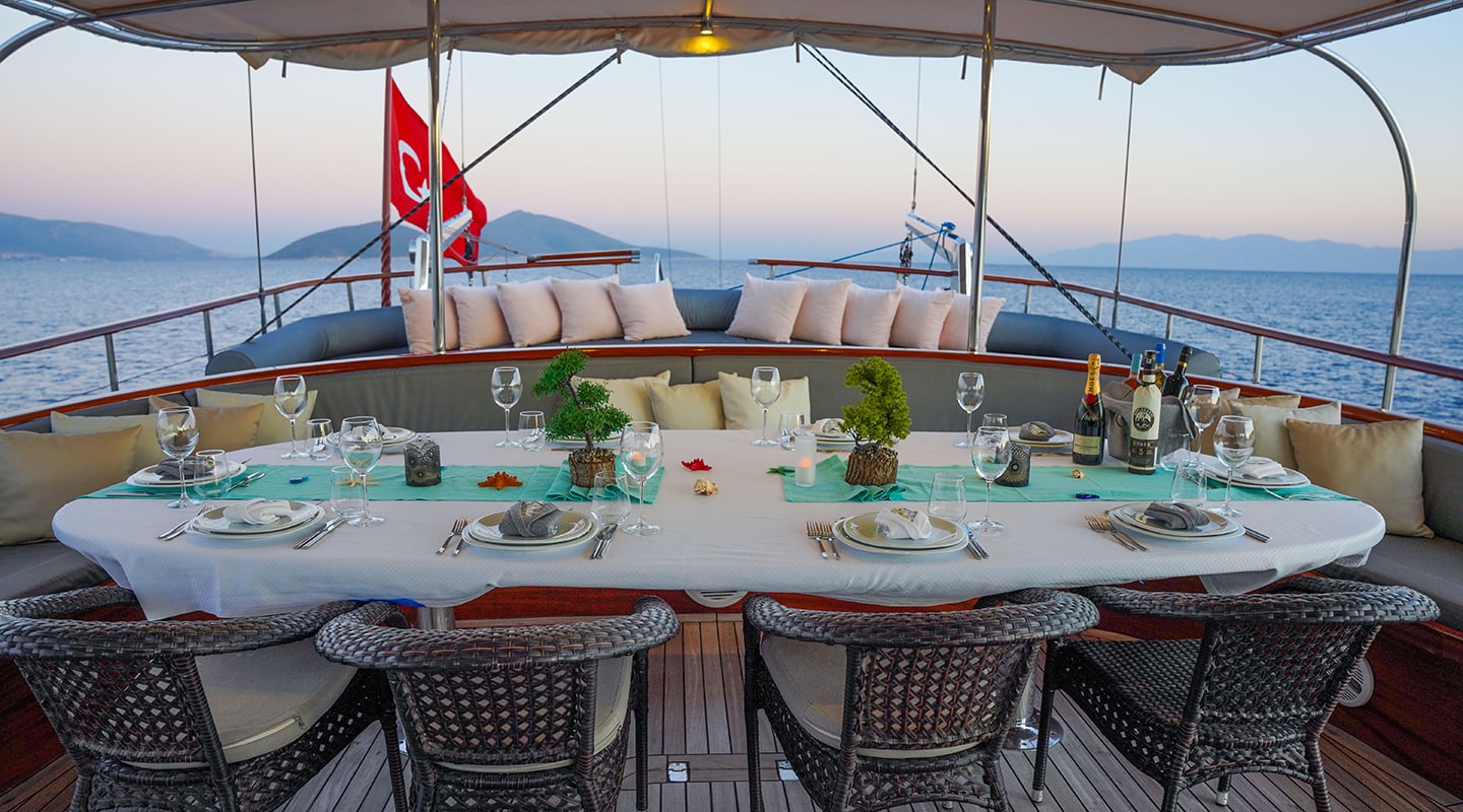 Yacht exterior image