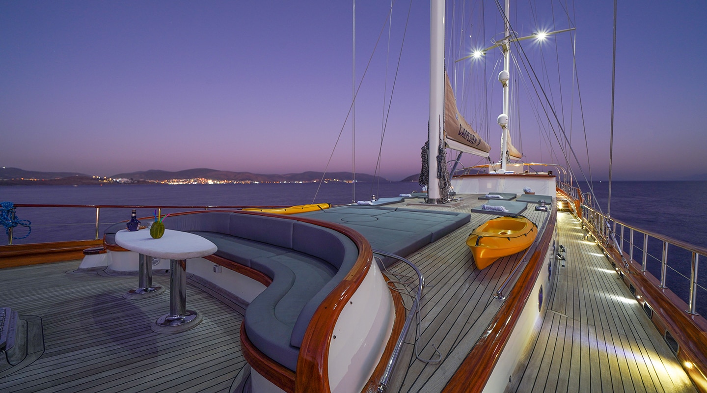 Yacht exterior image