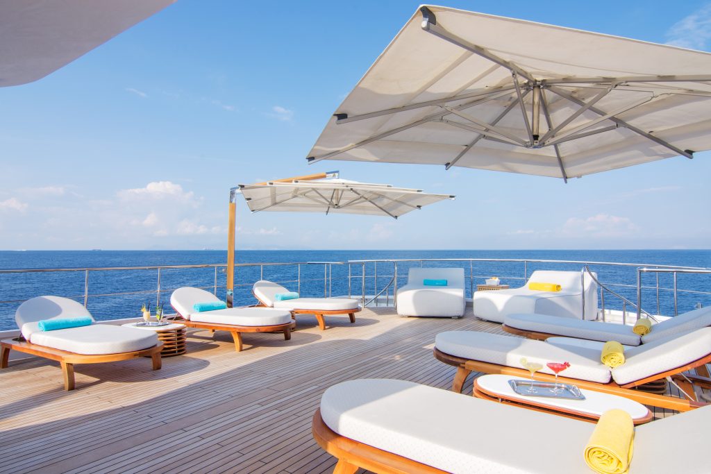 Yacht exterior image