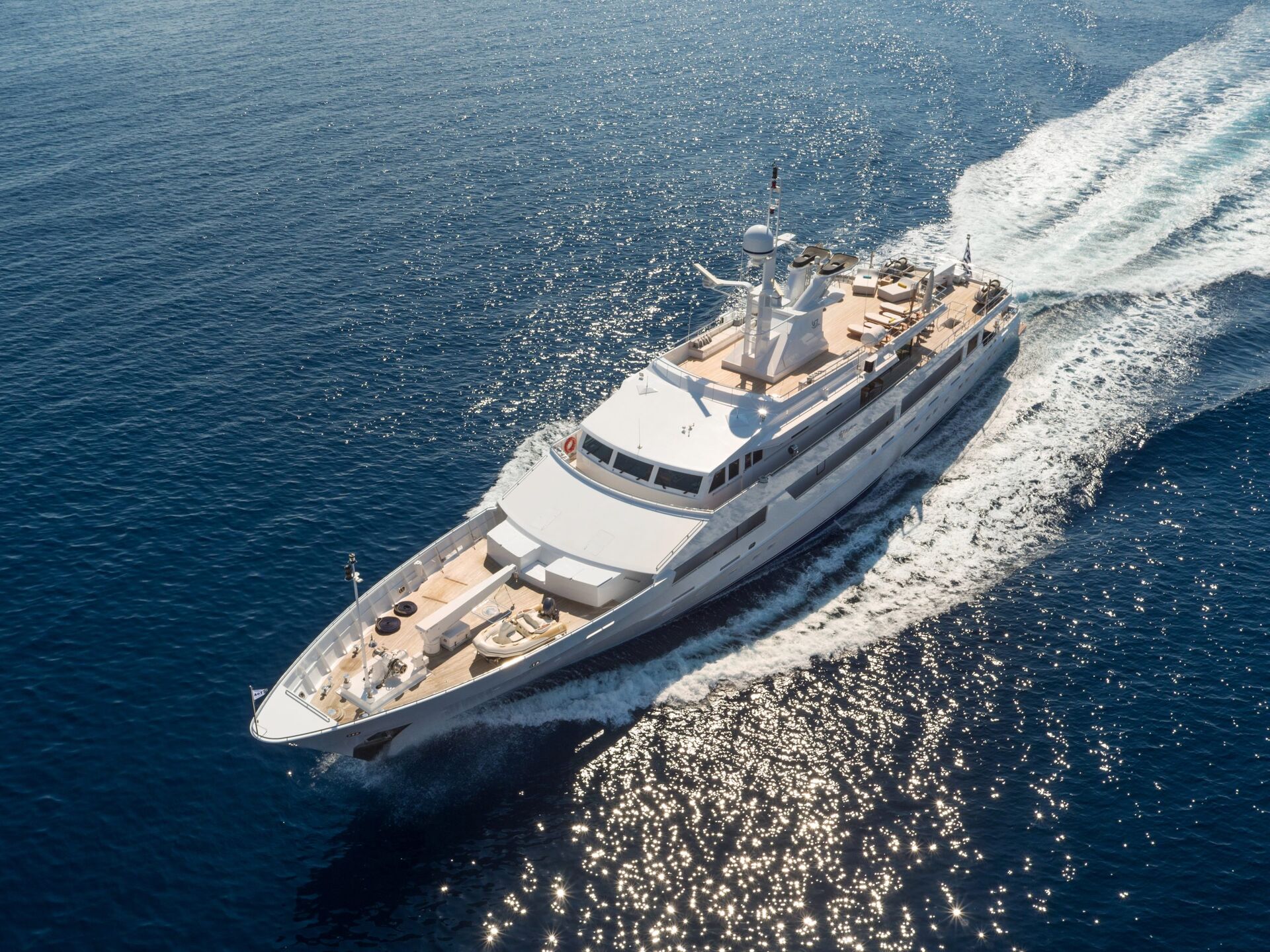 Yacht exterior image