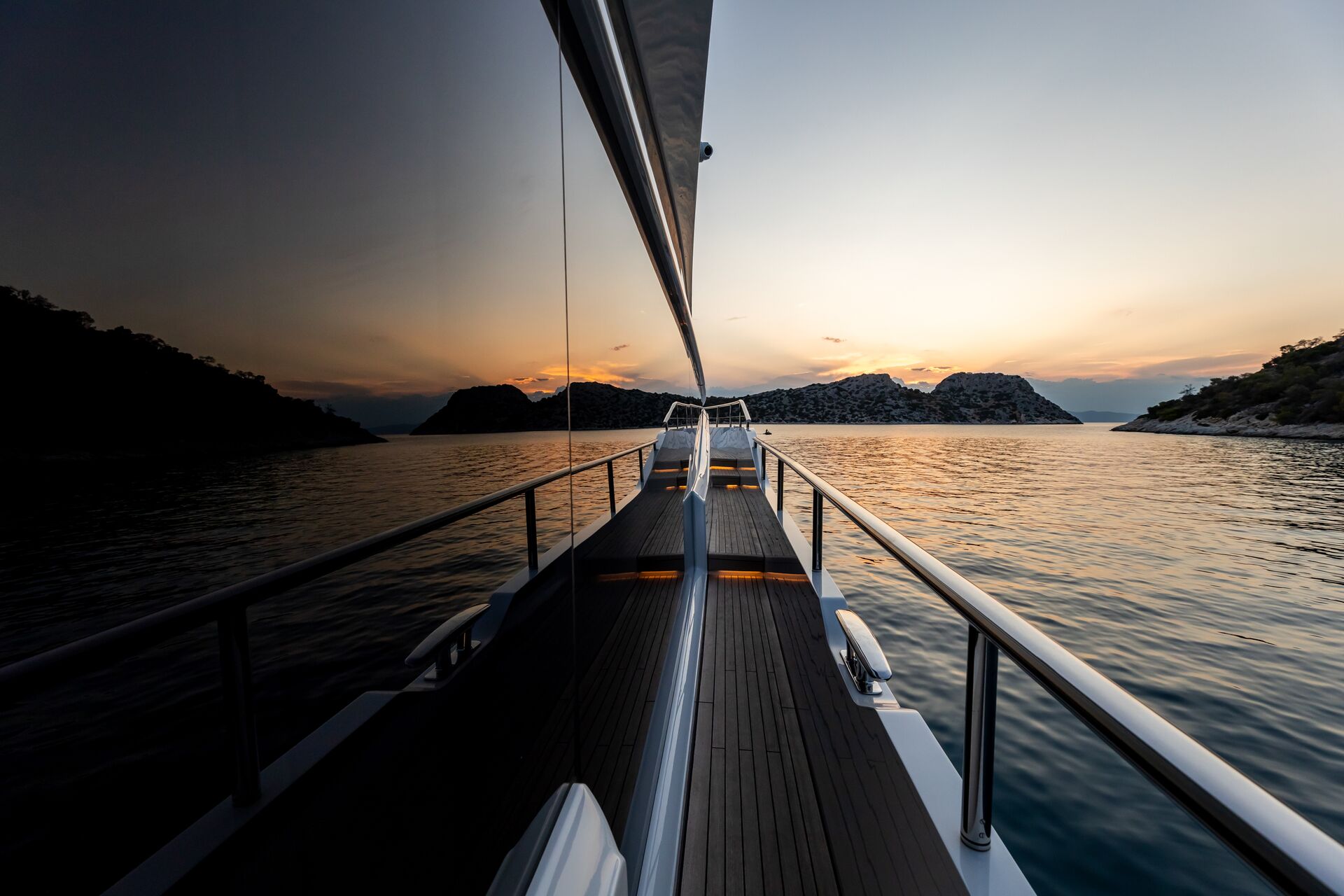 Yacht exterior image