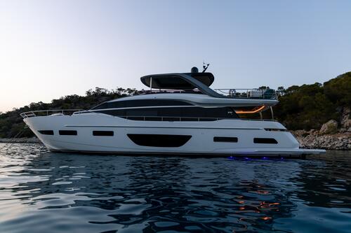 Yacht exterior image
