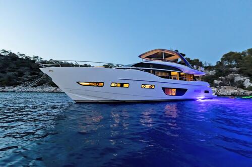 Yacht exterior image
