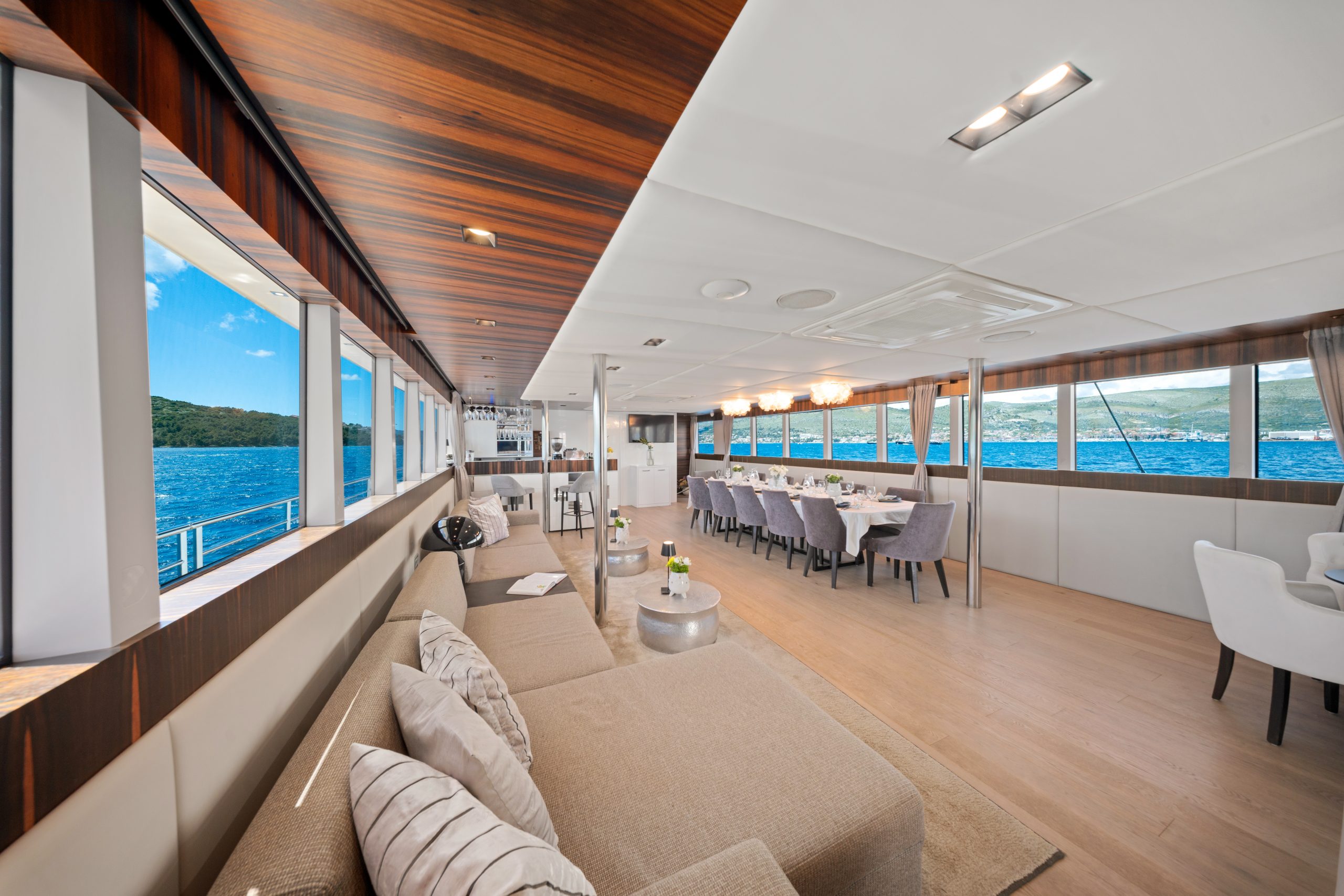 DALMATINO Salon - Main deck