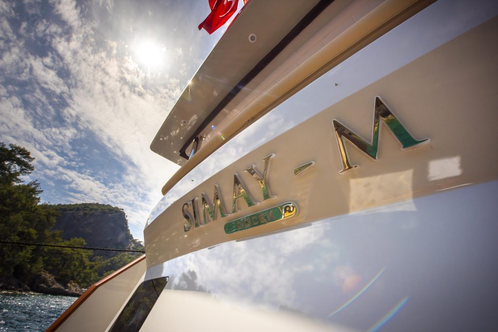 Yacht exterior image