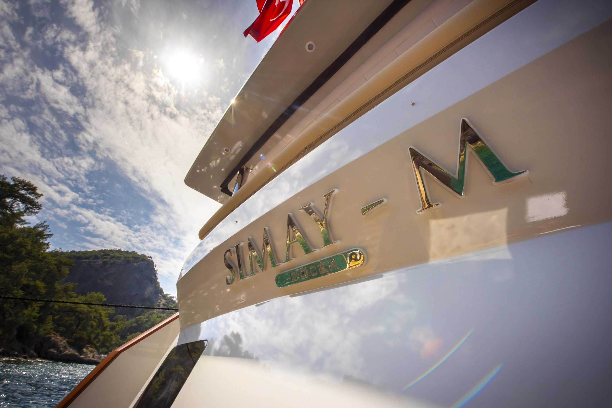 Yacht exterior image