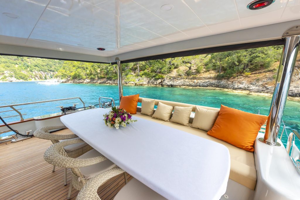 Yacht exterior image