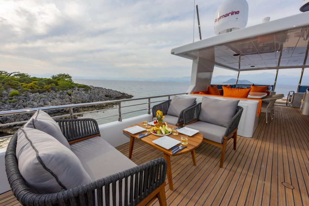 Yacht exterior image