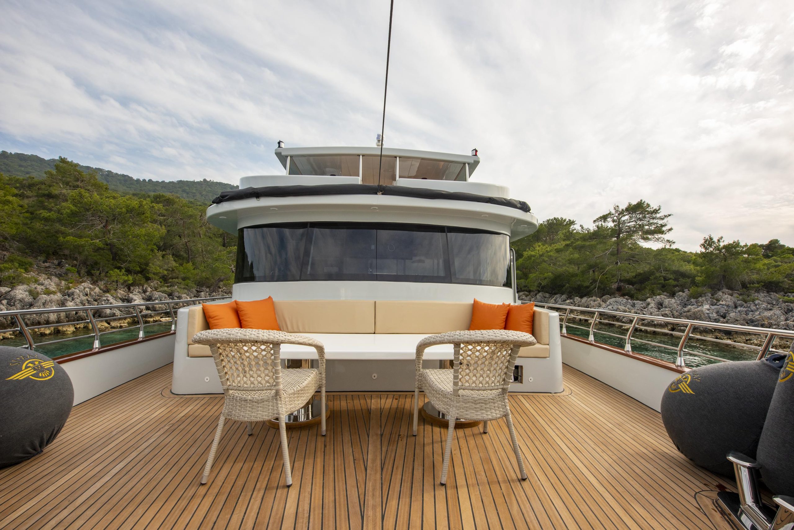 Yacht exterior image