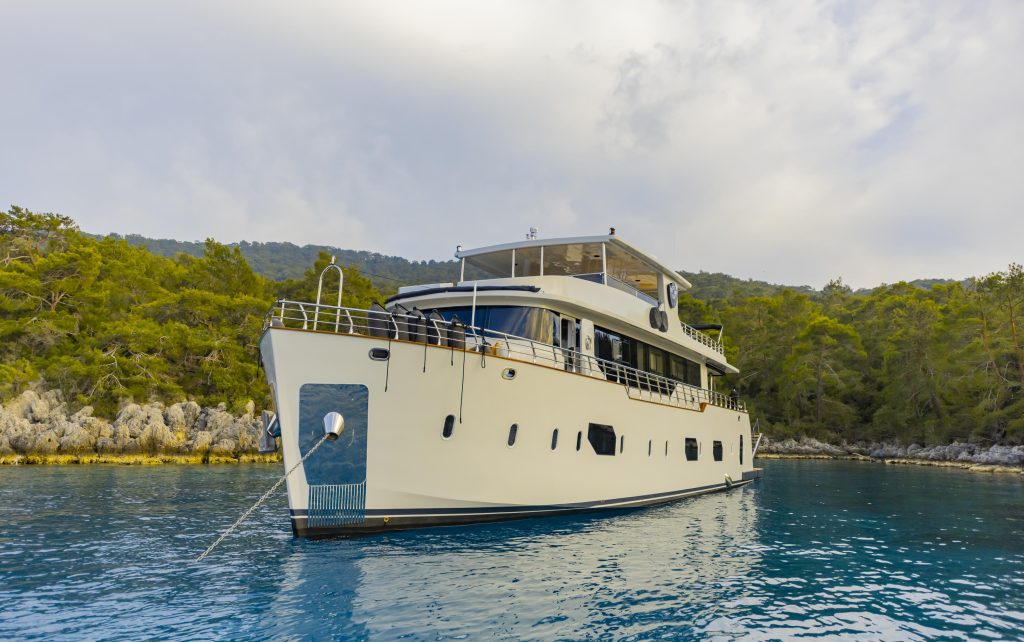Yacht exterior image