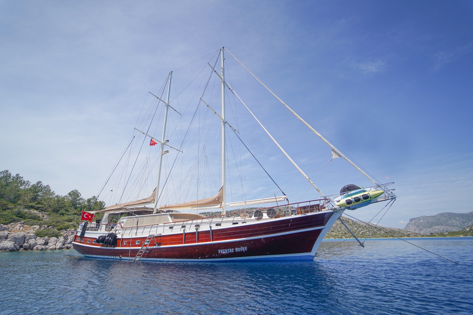 Yacht exterior image