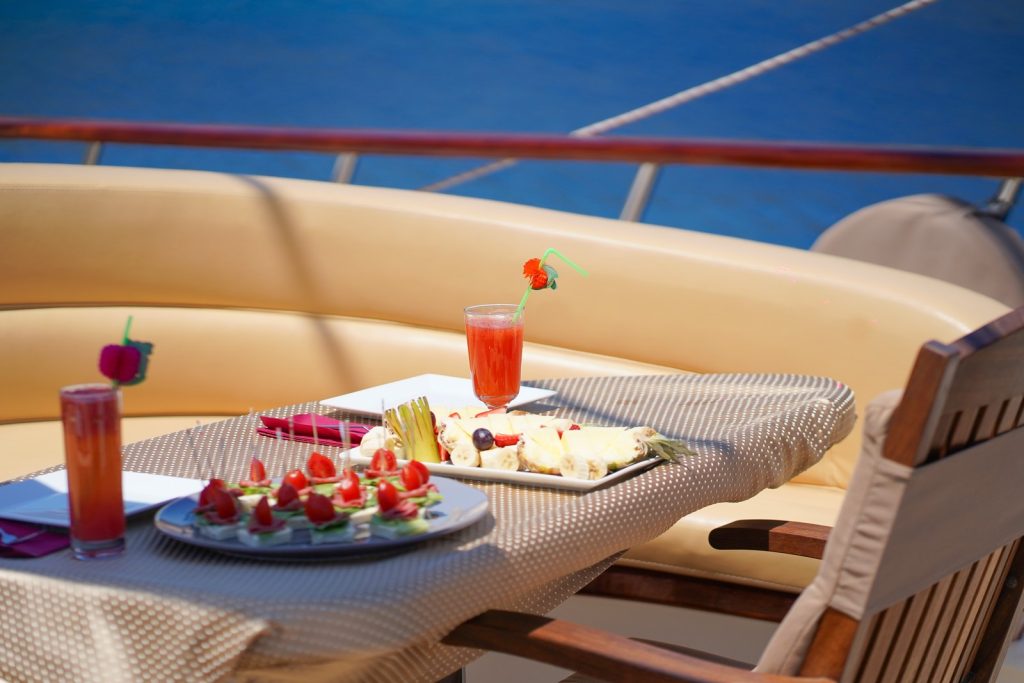 Yacht exterior image