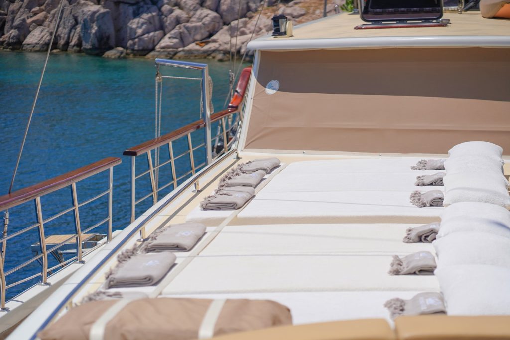 Yacht exterior image