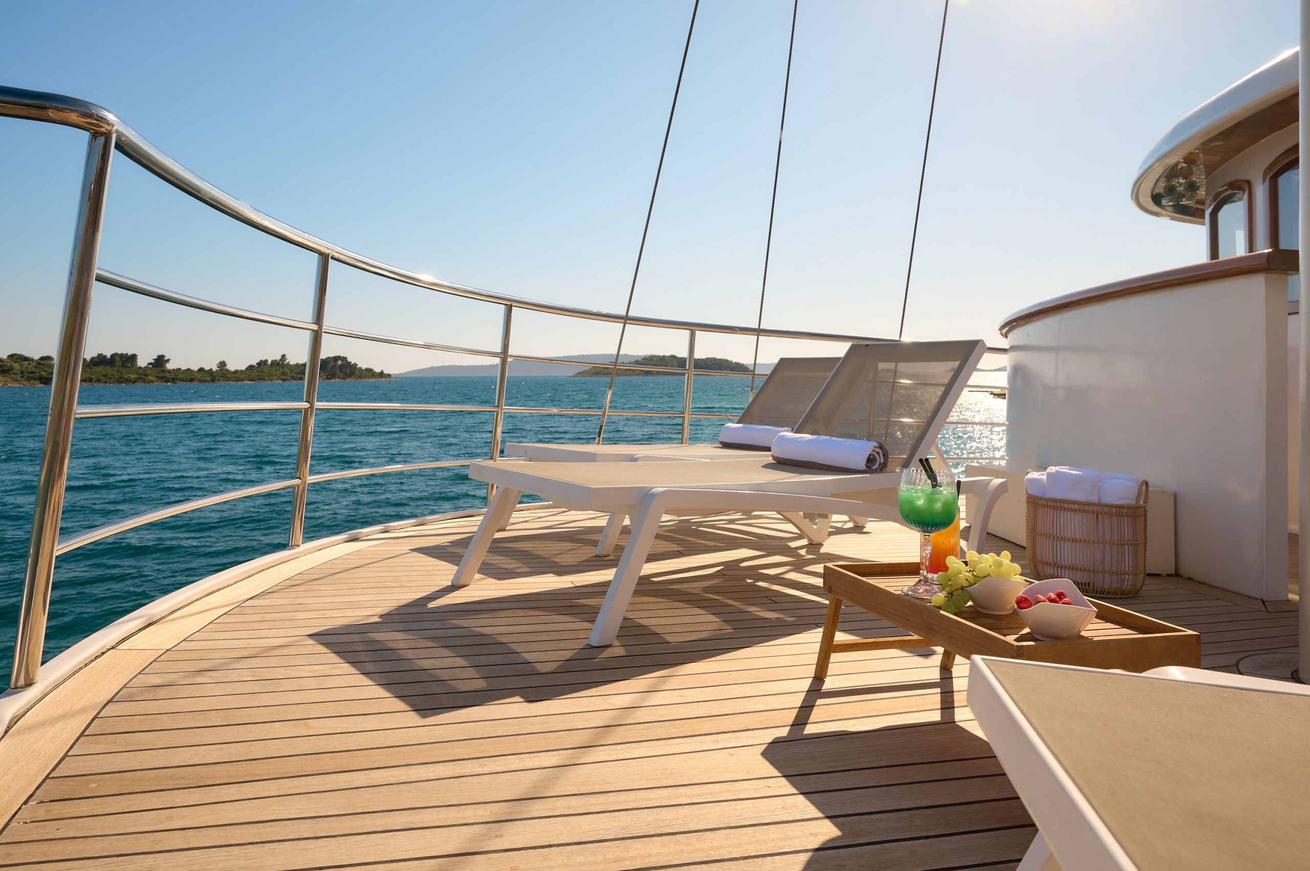 BELLEZZA Sun loungers - Upper deck Bow