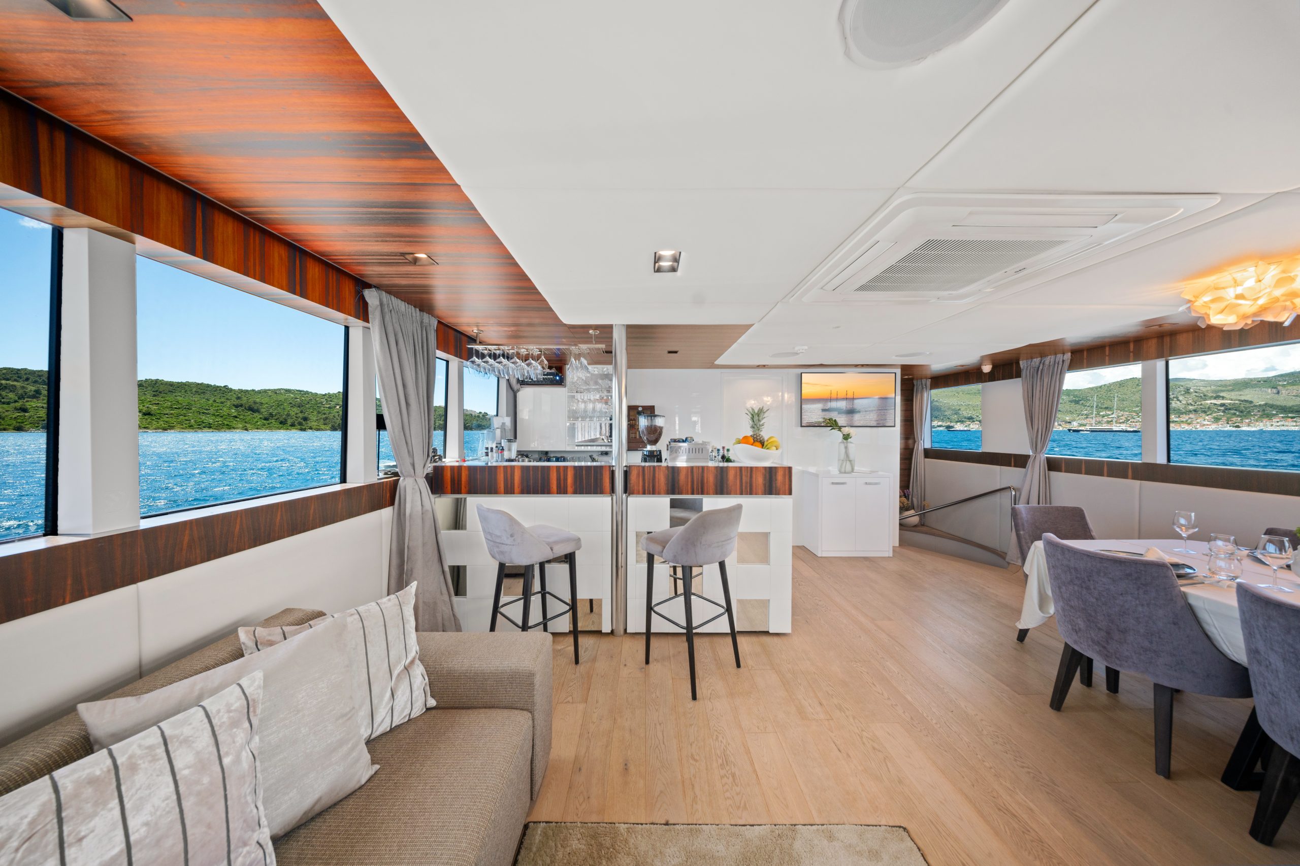 DALMATINO Salon - Main deck