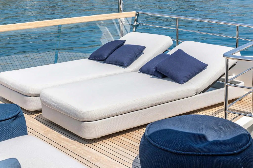 Yacht exterior image