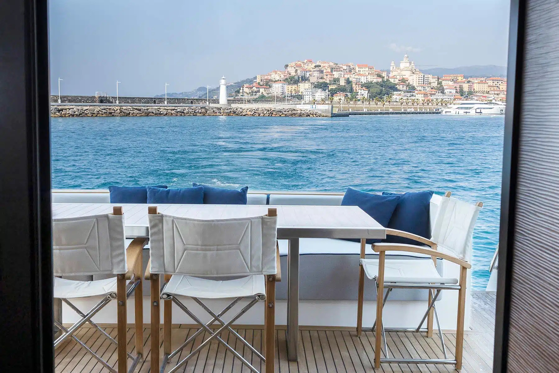 Yacht exterior image