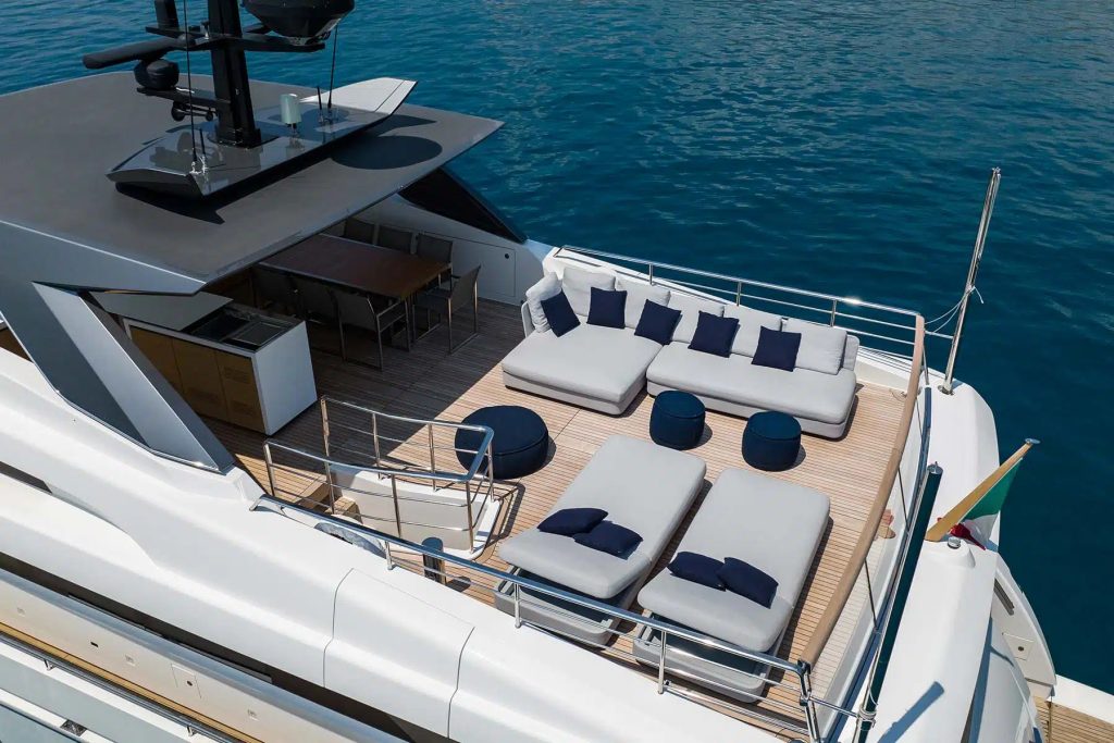 Yacht exterior image