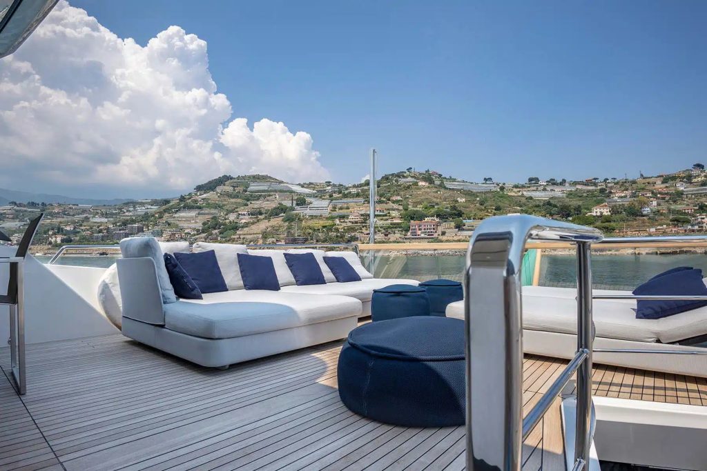 Yacht exterior image