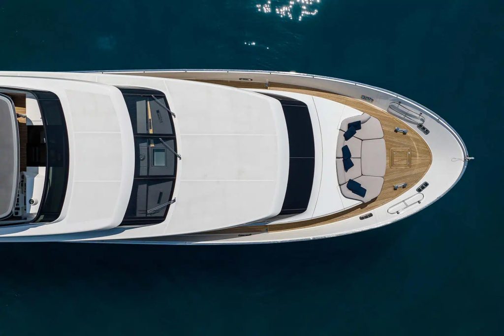Yacht exterior image
