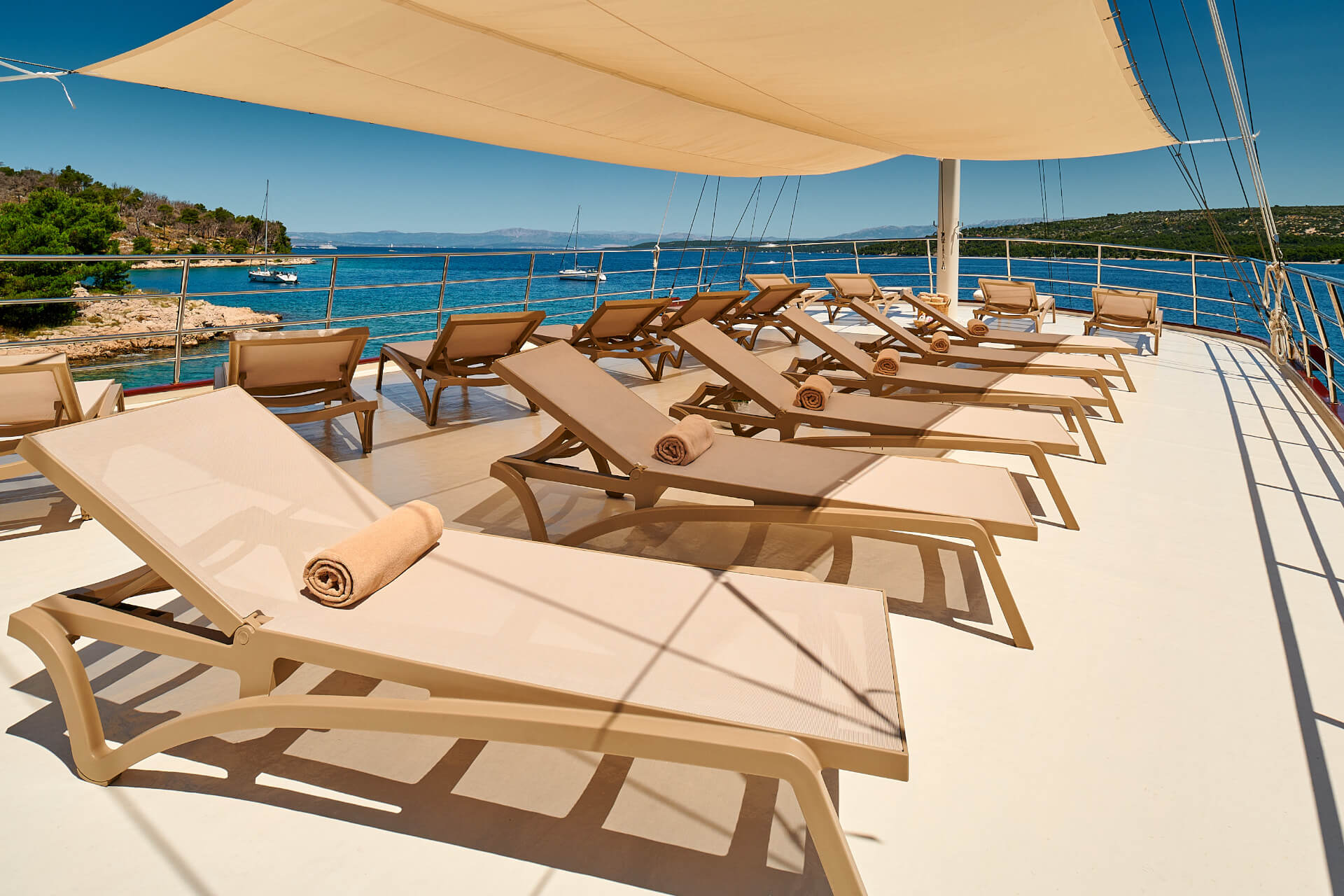 Yacht exterior image