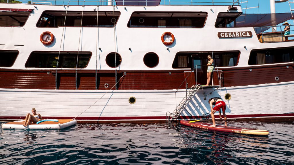 Yacht exterior image