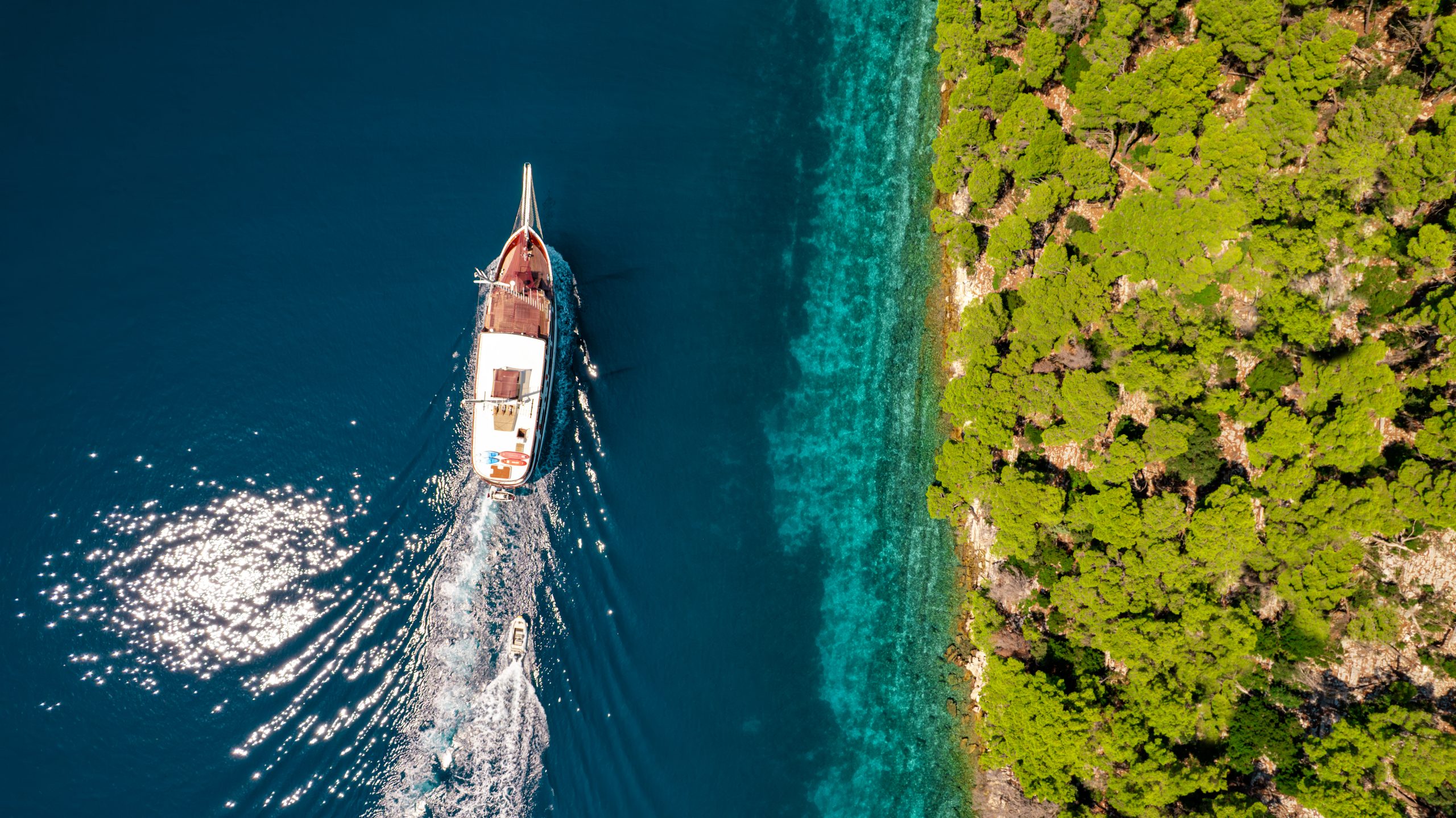 Yacht exterior image