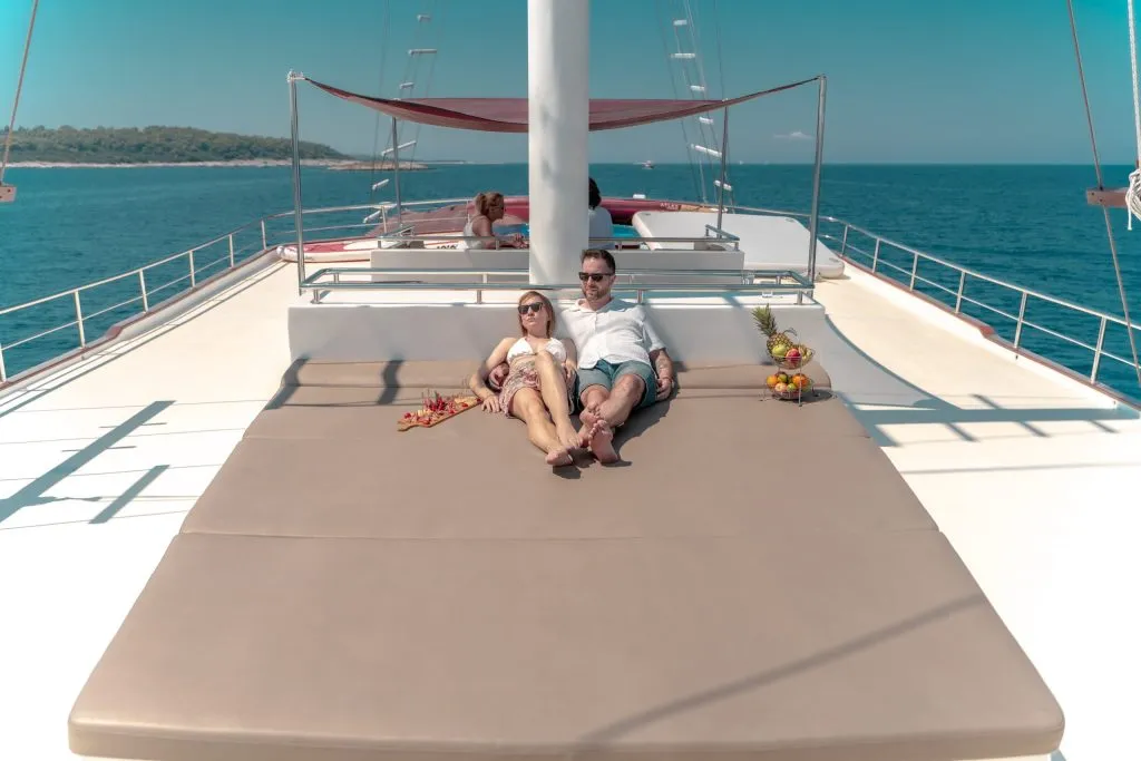 Yacht exterior image