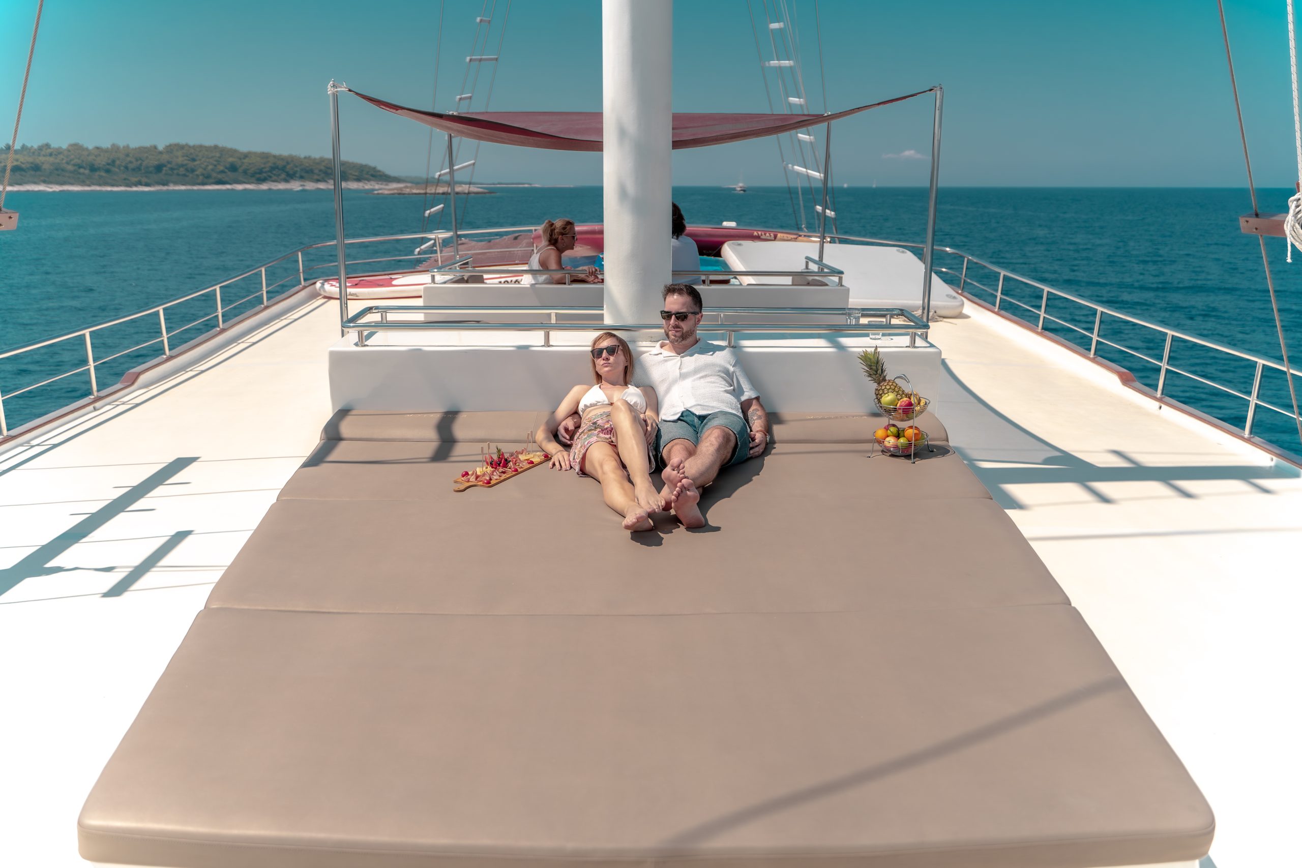 Yacht exterior image