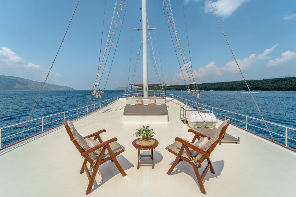 Yacht exterior image