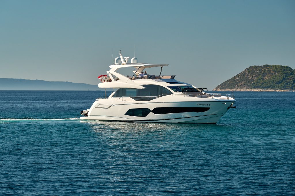 Yacht exterior image