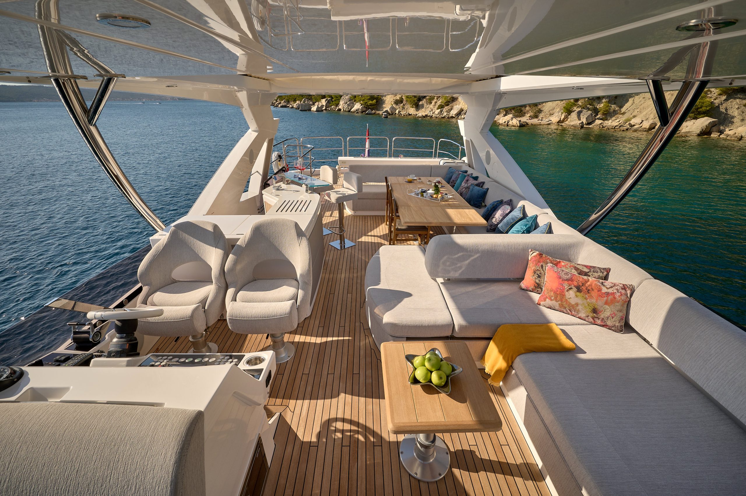 Yacht exterior image