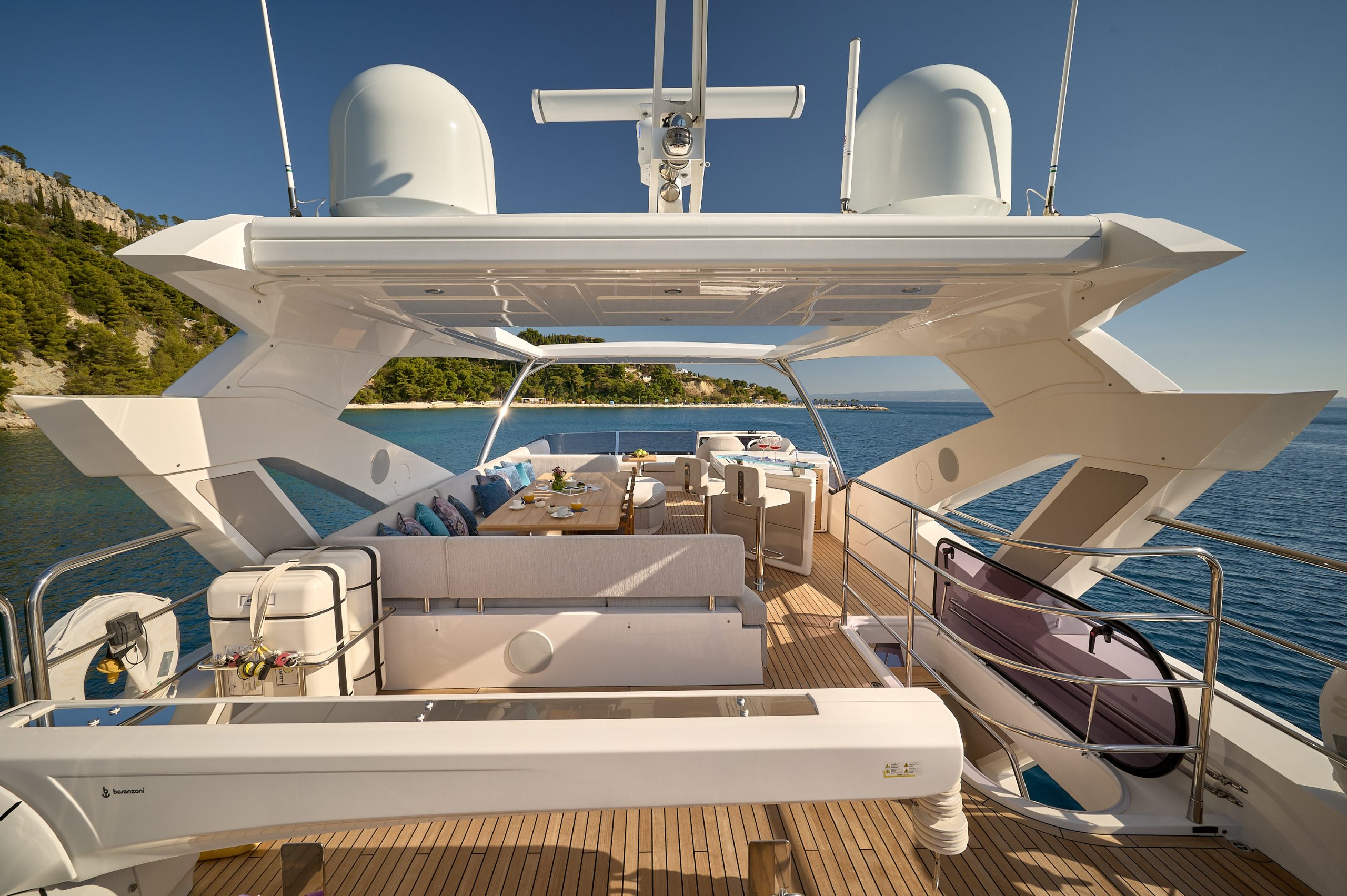 Yacht exterior image