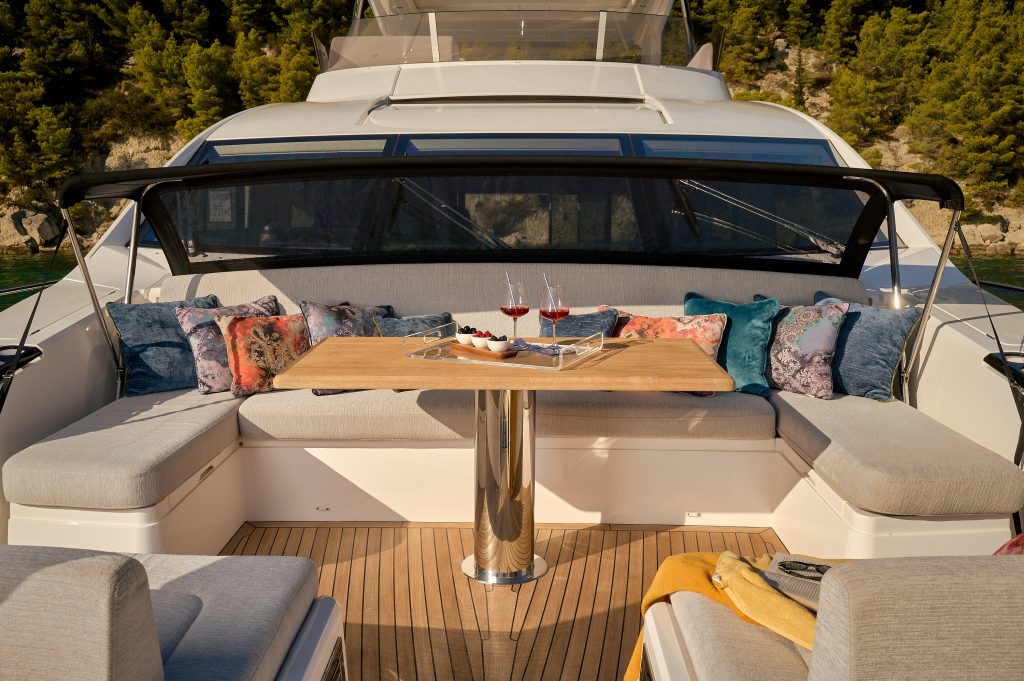 Yacht exterior image