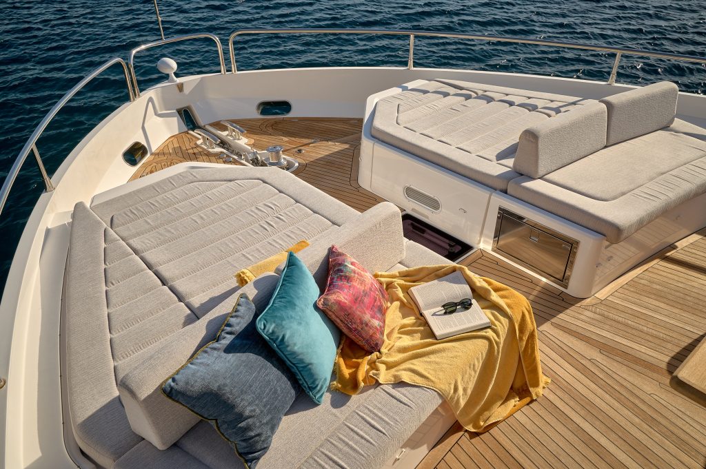 Yacht exterior image