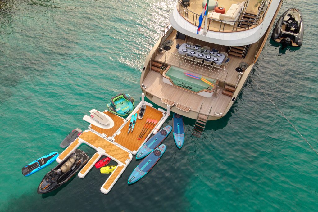 Yacht exterior image