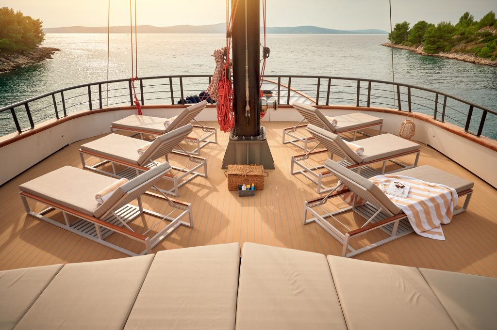 Yacht exterior image