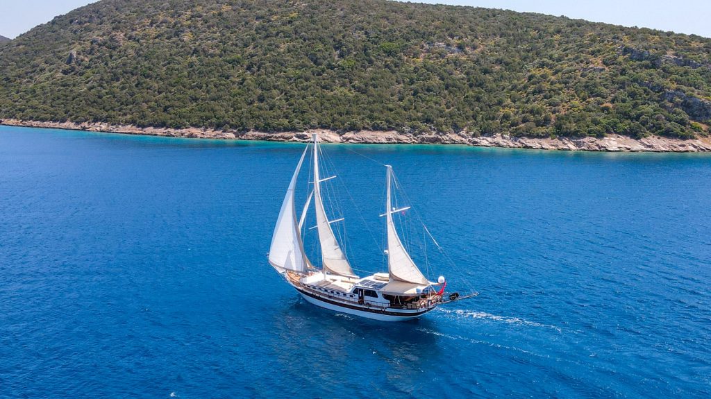 Yacht exterior image