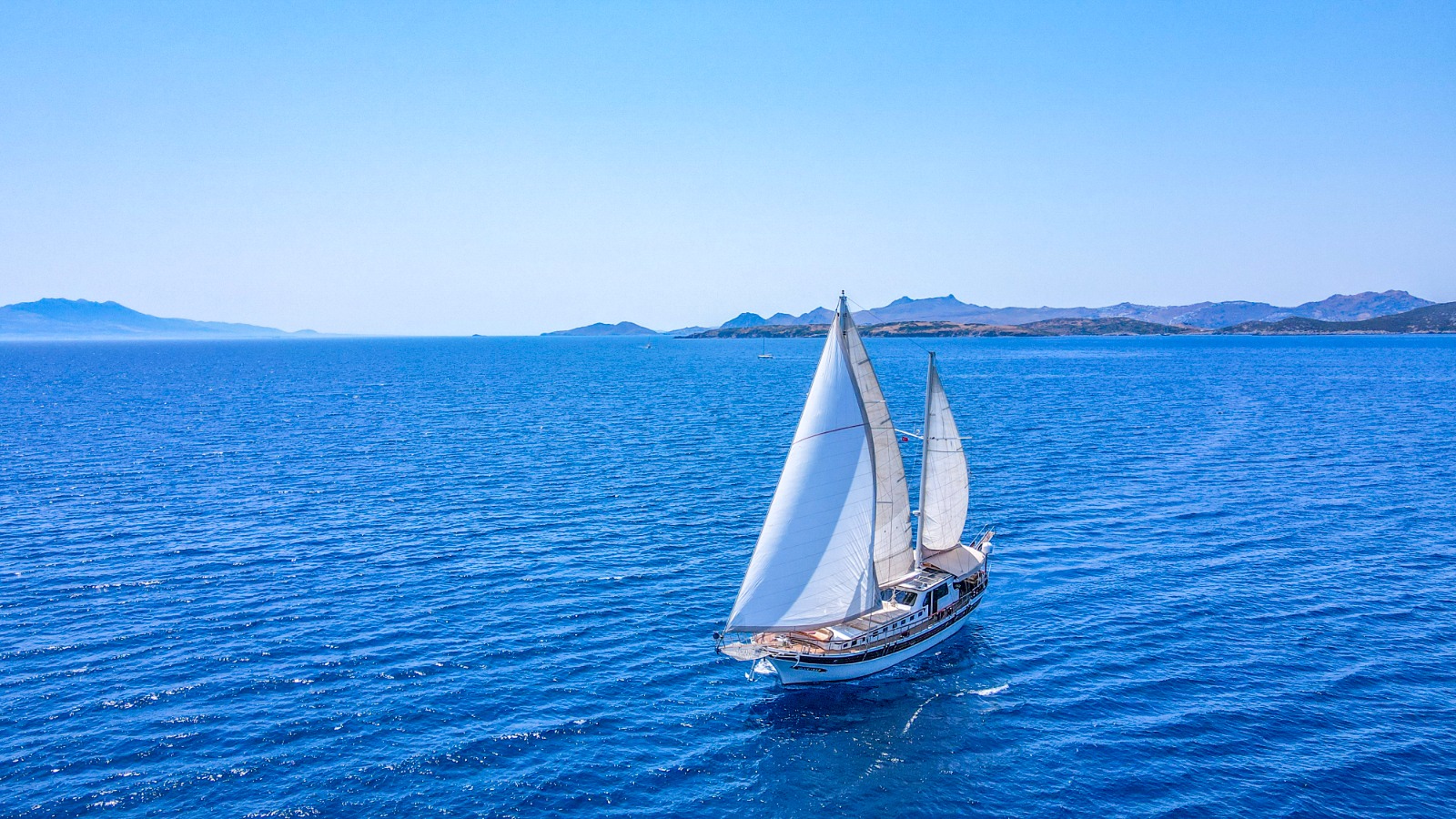 Yacht exterior image