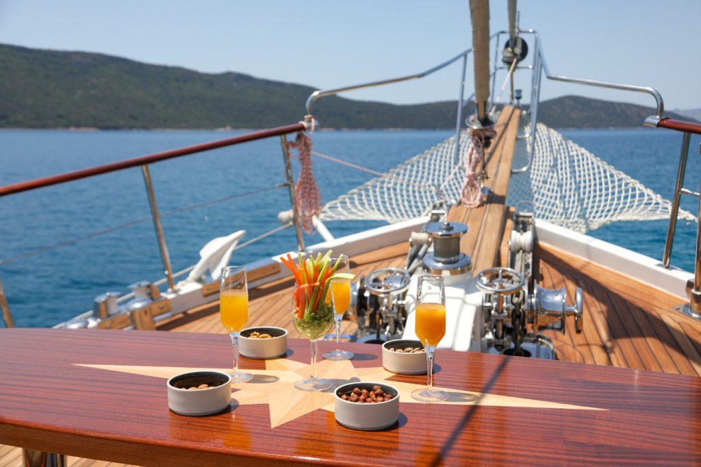 Yacht exterior image