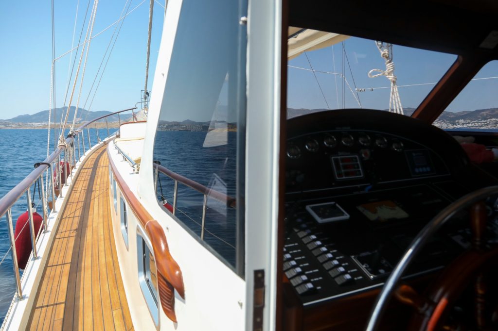 Yacht exterior image