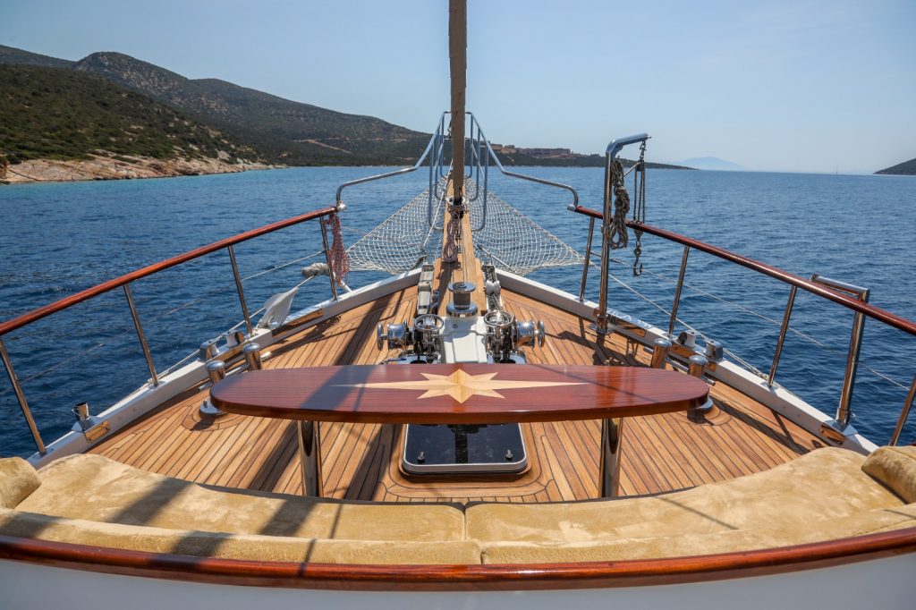 Yacht exterior image