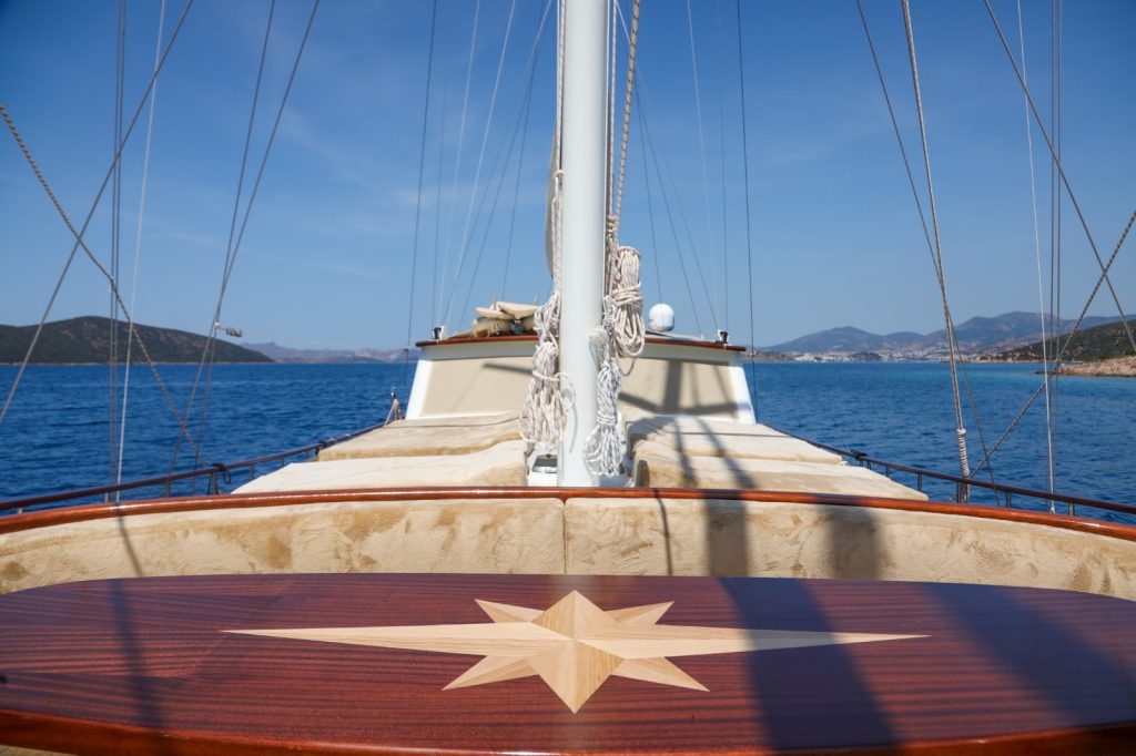 Yacht exterior image