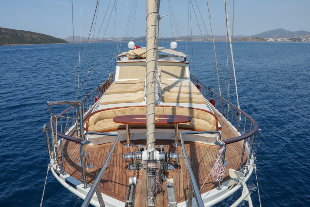 Yacht exterior image