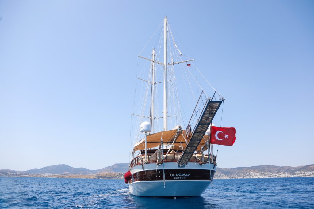 Yacht exterior image