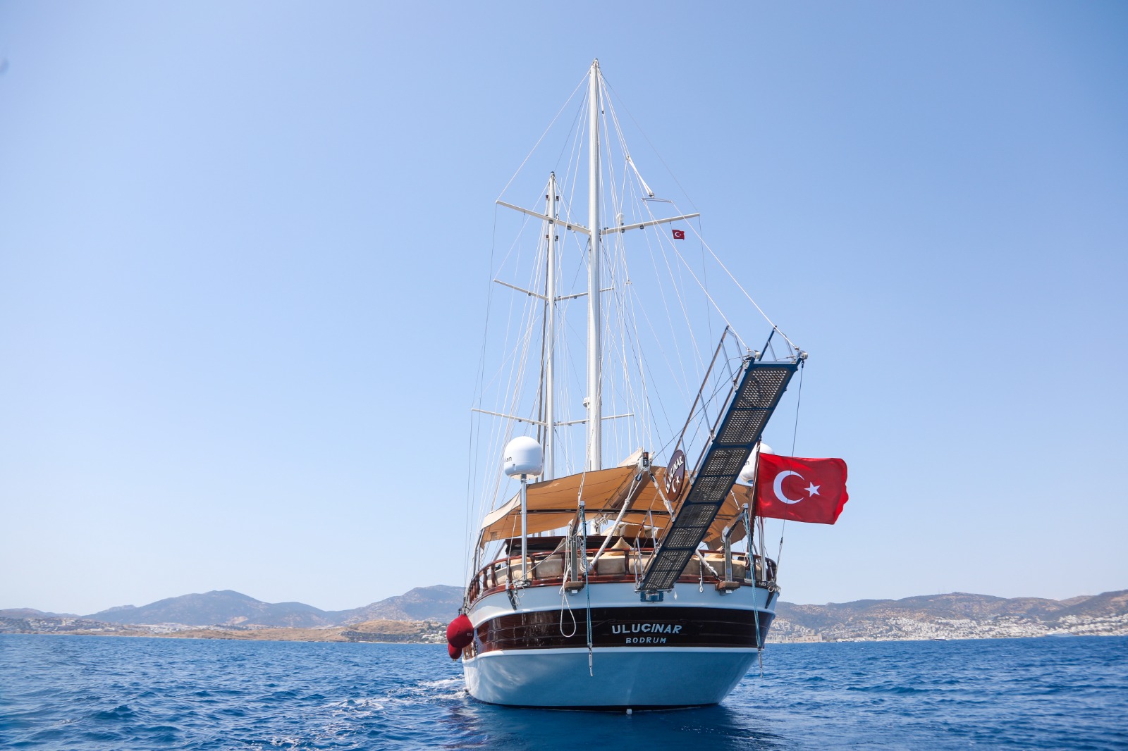 Yacht exterior image